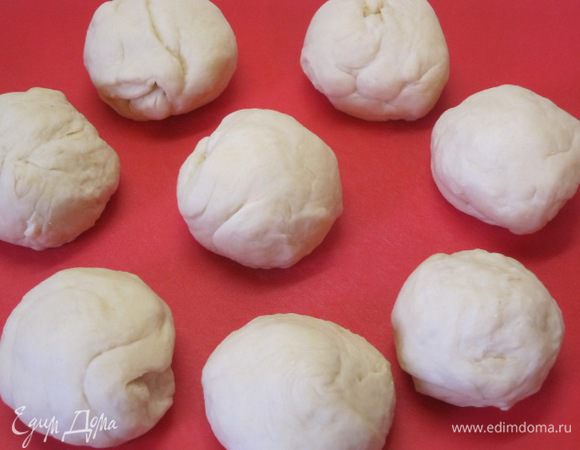 Тесто разделить на 8 частей.