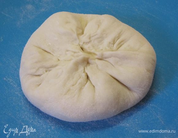 Защипнуть края лепешки.