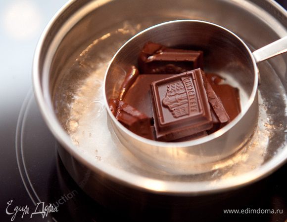 Готовим конфеты.
Темный шоколад растопить на водяной бане. В 75% шоколаде нет продуктов запрещенных в пост.