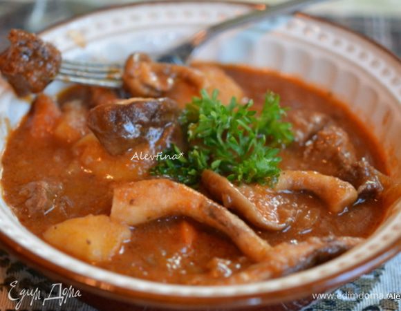 Подаем к столу, украсив зеленью. Приятного аппетита.