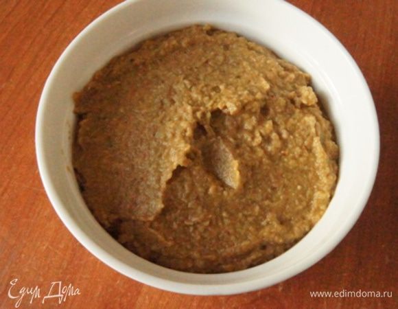 Переложить паштет в миску, накрыть пленкой или крышкой и охладить около часа.