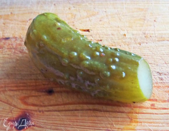 Вместо оливок на этот раз взяла огурец, совсем маленький достаточно.