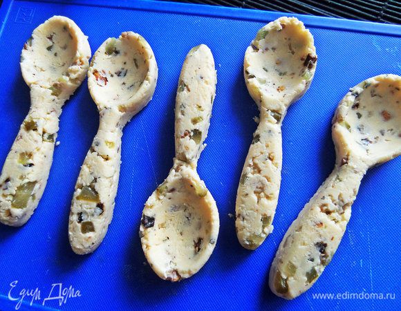 Вот такие выскакивают ложечки из формочки потом!