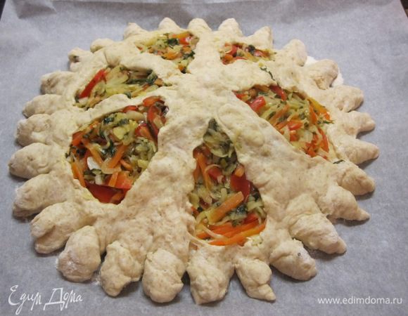 У каждого надреза загнуть один край.