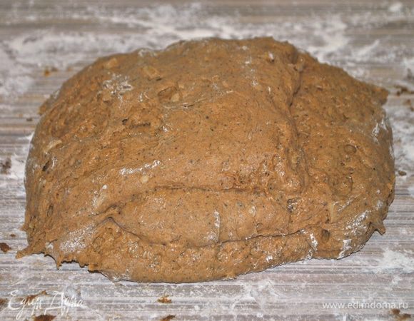 После последнего складывания тесто станет более упругим, менее липучим. Оставить тесто для подъема на 2 часа. На фото тесто через 2 часа.