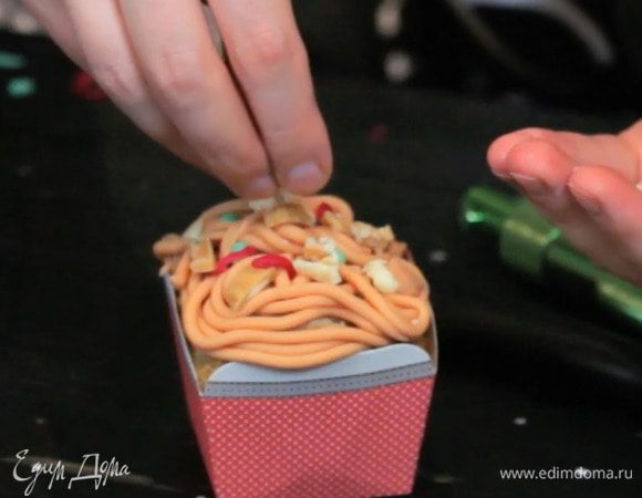 Посыпаем кунжутом.