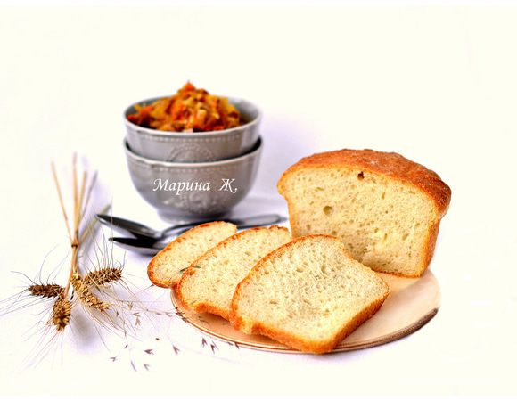 Духовку разогреть до 240°С. Выпекать первые 15 минут под колпаком (я накрыла второй миской сверху, как крышкой), потом убрать пар (снять крышку) и снизить температуру до 200°С. 