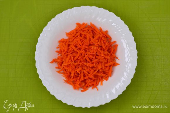 Добавить натертую на крупной терке морковь.