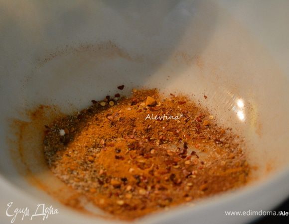 Приготовим сухие специи, перемешав.