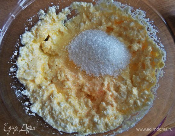 Добавим остальной сахар и соль.