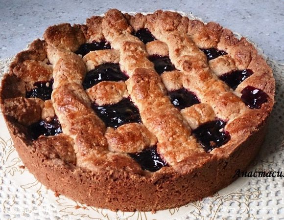 Достать из духовки, дать остыть. Посыпать сахарной пудрой (я не посыпала).
Приятного аппетита!