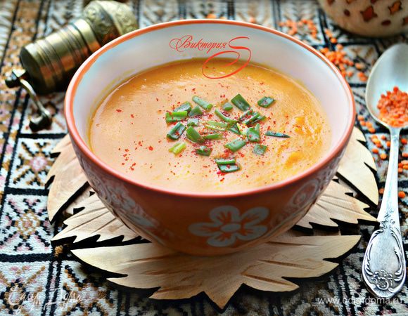 Готовый суп разлейте по тарелкам, посыпьте зеленью и тут же подавайте к столу. Приятного вам аппетита!