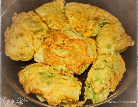 Минут через несколько перевернуть. Вот так – в самый раз будет. И красиво, и хрустяво, и…, в общем – вкусно очень… будет!