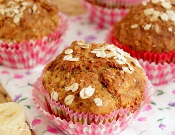 Выпекаем кексы в разогретой духовке 180°C, минут 20-25, готовность проверить деревянной шпажкой.