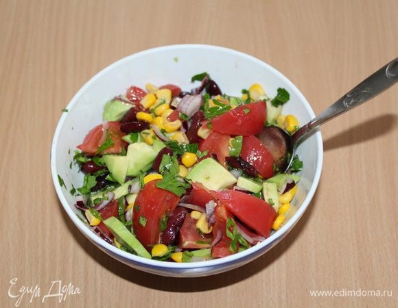 Посолить, поперчить по вкусу, перемешать.