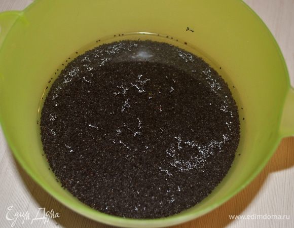 Заливаем мак кипятком на 30 мин.
