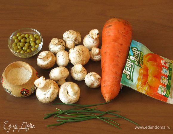 Грибы, морковь, специи, лук шнитт, агар-агар, горчица, растительное масло для смазывания форм.