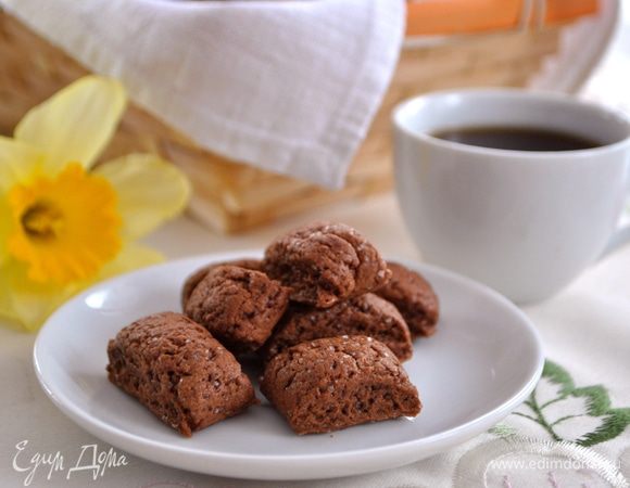 Серединка у печенья мягкая, с нежной текстурой.