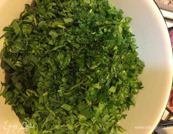 Добавить к луку и чесноку, перемешать.