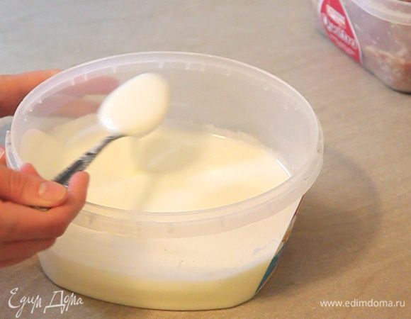 Визуально вы увидите, как в кефире начала образовываться пенка и смесь стала более воздушной.