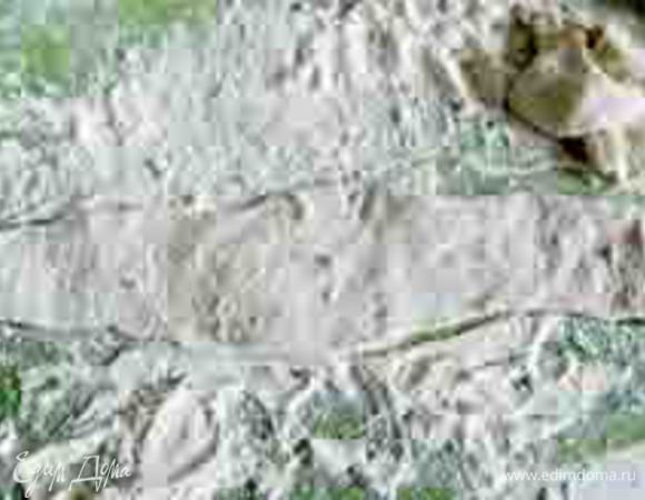 Лайфхак: их проще раскатывать ровнее, если сначала раскатать полоску.
