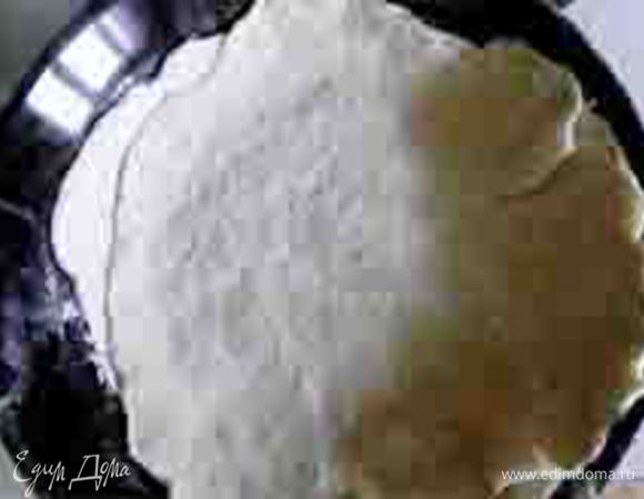 Блинчики должны получиться примерно такими. Разогреть масло на блинной сковороде (я все готовлю на оливковом для жарки).