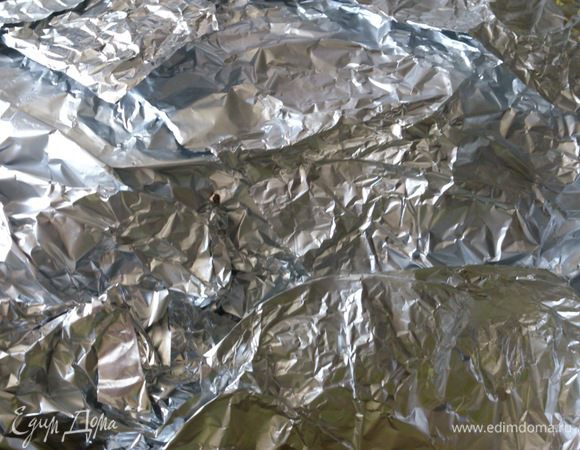 Закрыть фольгой и запекать при 180°C 2 часа.