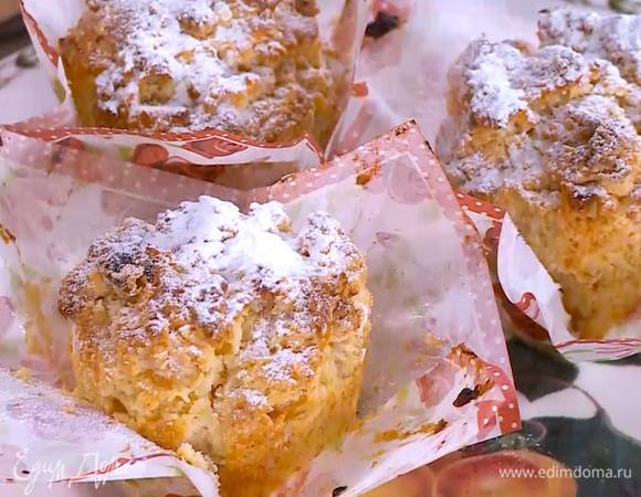 Готовые маффины посыпать сахарной пудрой.