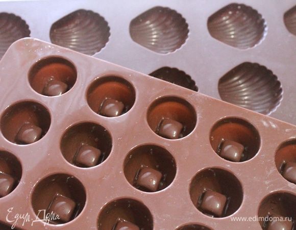 Готовим формы для конфет.