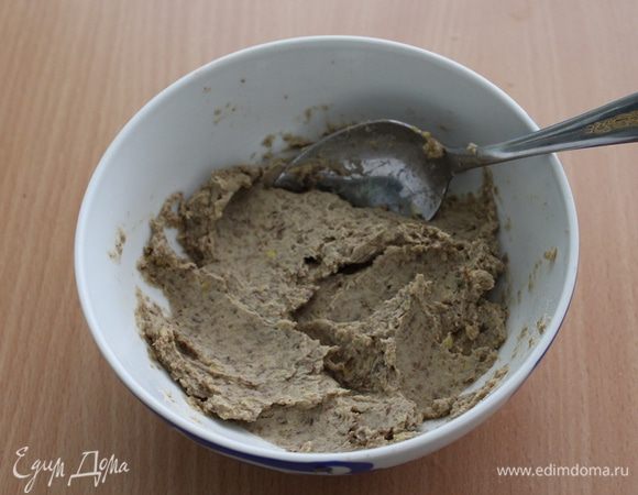 Чечевицу при помощи блендера размять в пюре.