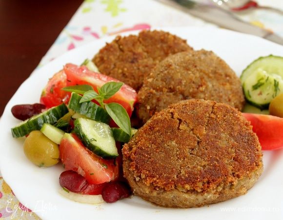 Подавать лучше со свежим, сочным салатом.