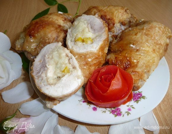 После приготовления, вынуть окорочка на тарелку и дать им отдохнуть 5 мин.
Можно запечь и в духовке при такой же температуре, предварительно прогрев ее.