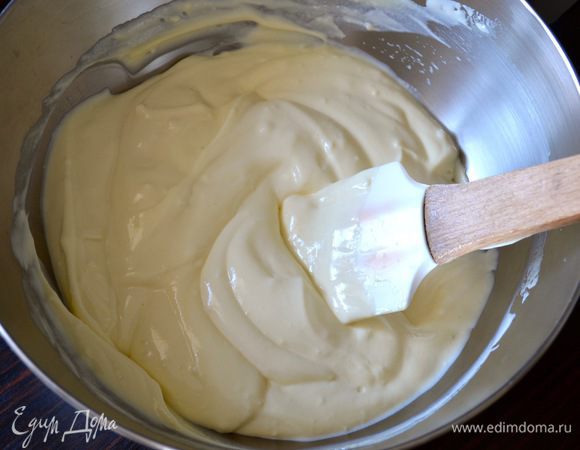Крем получается необыкновенно нежный и гладкий. А уж какой он вкусный! ))