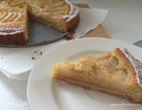 Отрезаем кусочек и подаем своим любимым едокам! Начинка очень нежная и ароматная, тесто очень рассыпчатое и вкусно! Просто, без всяких изысков, а сколько наслаждения ммм...