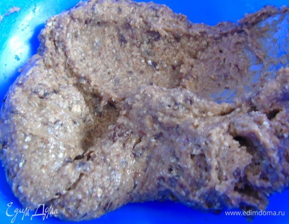 Добавьте сухие ингредиенты и хорошо перемешайте.