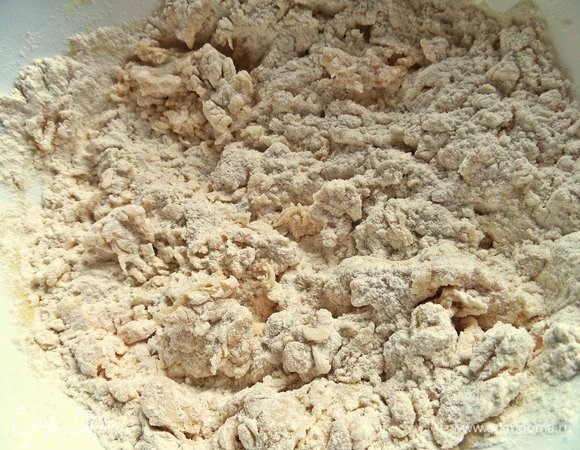 Начинаем замес теста.