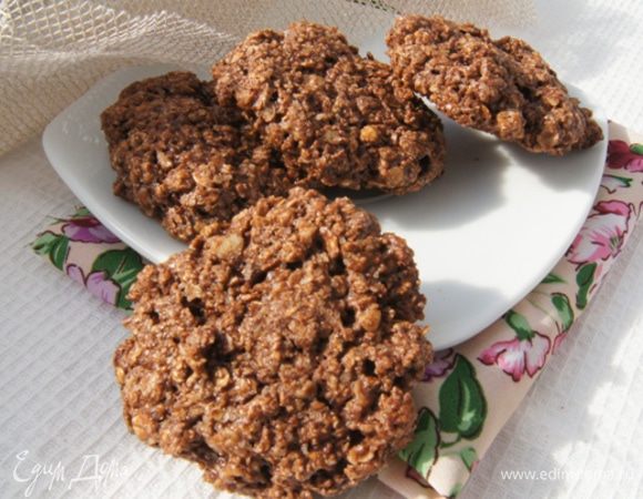 Печенье получилось хрустящее и очень шоколадное!
Угощайтесь!