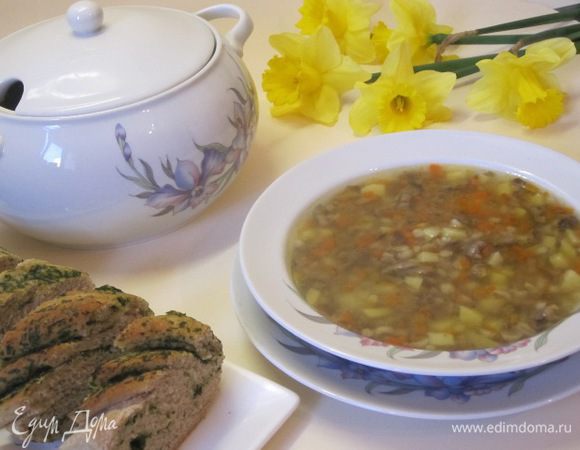 Налить суп грибной в тарелки и подать со свежеиспеченным хлебом. 
Приятного аппетита!!!