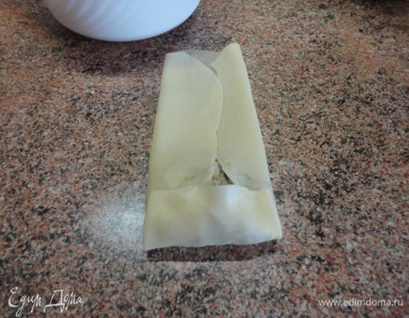 Вначале складываем конвертиком.