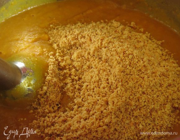 Добавляем арахис, все перемешиваем. Приятного аппетита!