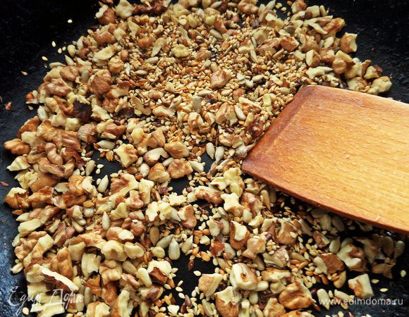 Обжарим или прокалим в духовке.