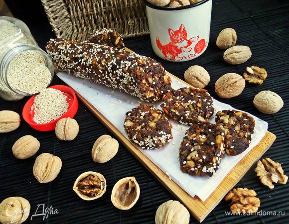 Храним в холодильнике, достаем, когда тянет к сладкому)