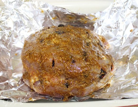 Намазать маринадом.