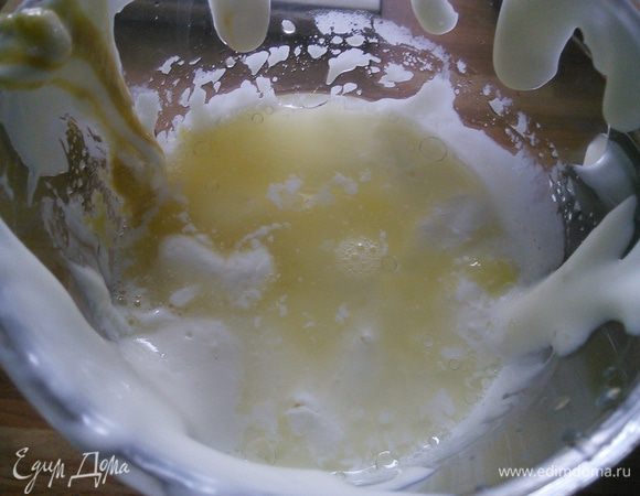 Я делала двойную порцию и специально засекла время: мне потребовалось 2 мин. Теперь можно добавить лимонный сок и соль по вкусу и размешать. Хранить в холодильнике в стеклянной баночке. 