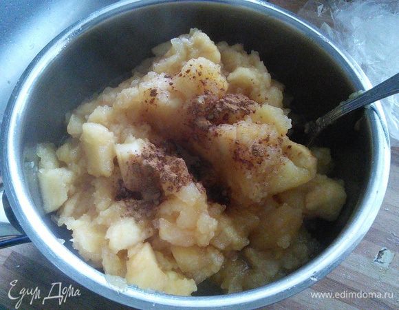 Добавить корицу и ванильный экстракт, остудить.