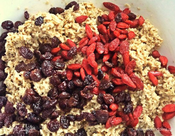 Сегодня у меня такие добавки: промытые, отжатые ягоды годжи и изюм.