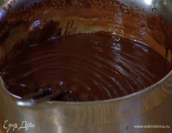 Добавить малиновое пюре, все перемешать и остудить.