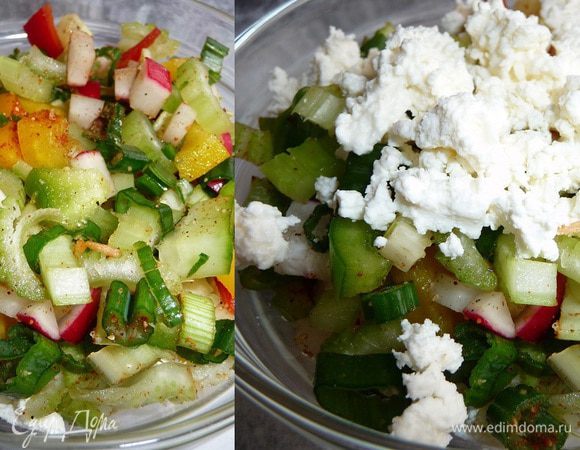 В салатницу выложить слоями половину подготовленных овощей. Добавить 1 ст. л. творога, сверху овощи и опять творог.