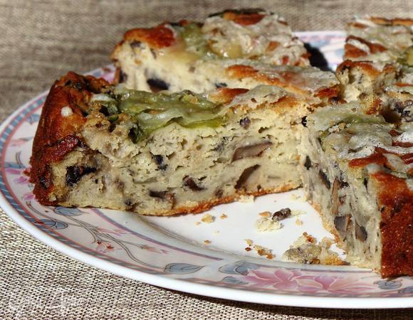 Пирог вкусен как в горячем, так и в холодном виде :)
Приятного аппетита!