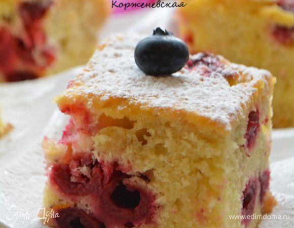 Порезать на порционные кусочки и посыпать сахарной пудрой.